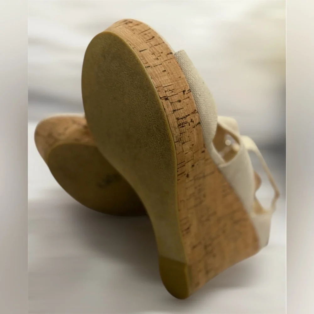 Karl Lagerfeld Sylvie Beige Canvas Cork Wedge Sandals 8M Gold Zip Back - Picture 6 of 7